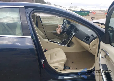 2014 Volvo S60 T5 z USA, uszkodzony, nr VIN YV1612FS5E2271329